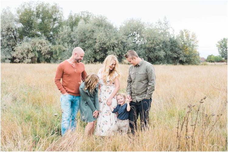 Family Pictures | Utah County | Family Session | What to Wear | Family Photo Outfits | Utah County Family Photographer | Brooke Bakken Photography | www.brookebakken.com