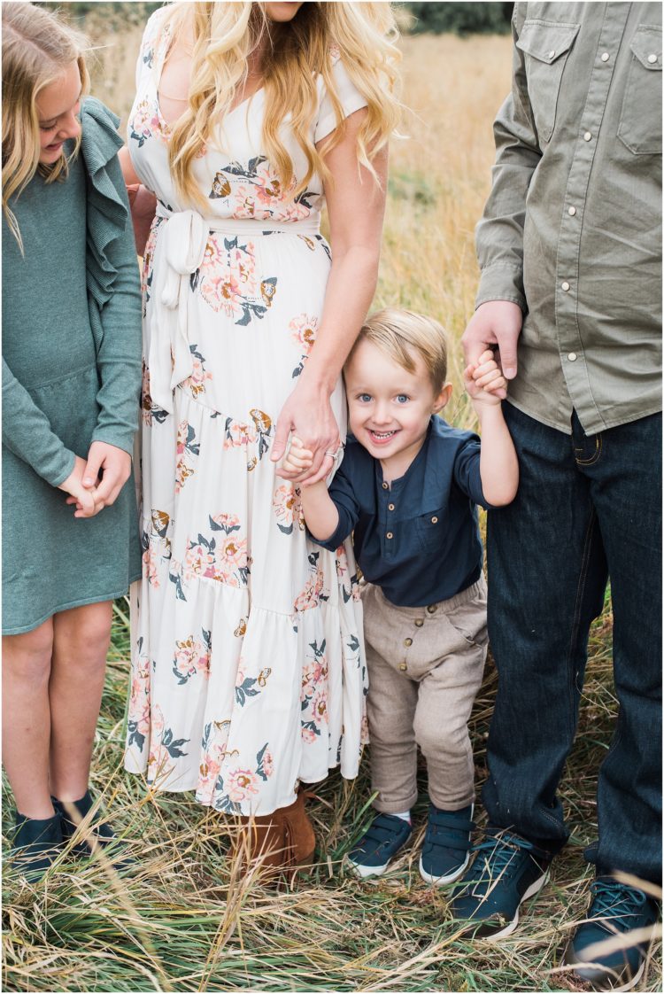Family Pictures | Utah County | Family Session | What to Wear | Family Photo Outfits | Utah County Family Photographer | Brooke Bakken Photography | www.brookebakken.com