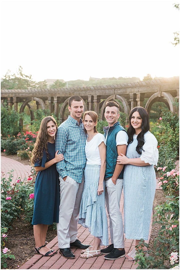 Family Pictures | Utah Family Photography | Family Session | Thanksgiving Point | Family Photo Outfits | What to Wear | Brooke Bakken Photography | www.brookebakken.com