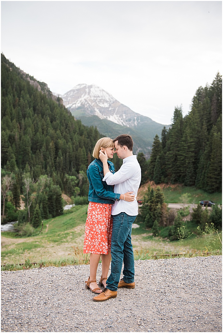 Mountain Engagement Photos | Mountain Engagement Photo Outfits | Tibble Fork Engagement Session | Engagement Photo Outfits | Utah Engagement Photos | Engagement Photo Poses | Wedding Photography | Utah Wedding Photographer | Brooke Bakken Photography | www.brookebakken.com