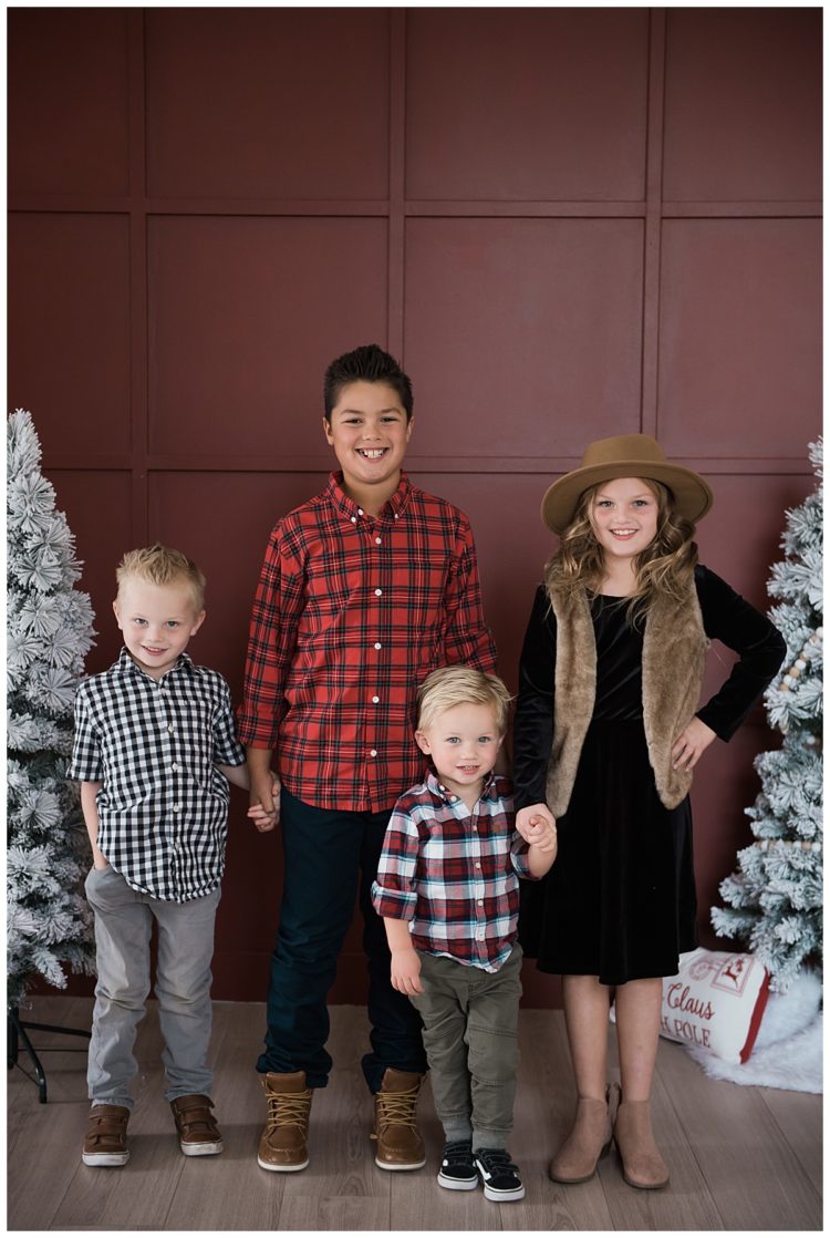 Family Christmas Photos | Christmas Mini Session | Christmas Minis | Family Christmas Photo Ideas | Christmas Minis Inspiration | Utah Family Photographer | Utah Lifestyle Photographer | Brooke Bakken Photography