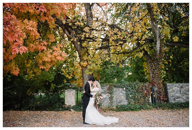 Utah Wedding Photographer Brooke Bakken captures gorgeous fall wedding at Wadley Farm