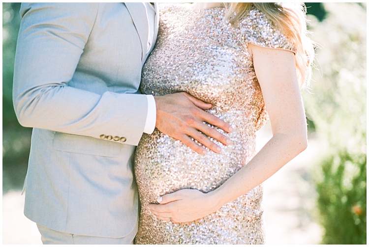 Husband places hand on baby bump | Brooke Bakken | Maternity Photography