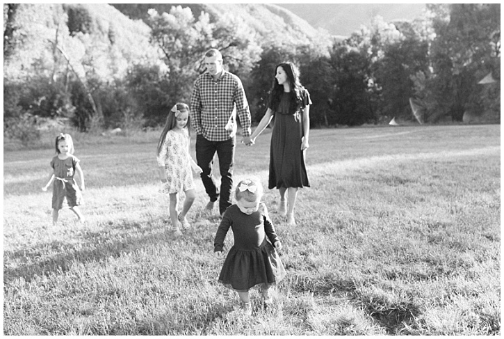 Black and white of family during photos in Hobble Creek Canyon | Brooke Bakken | Utah Family Photographer