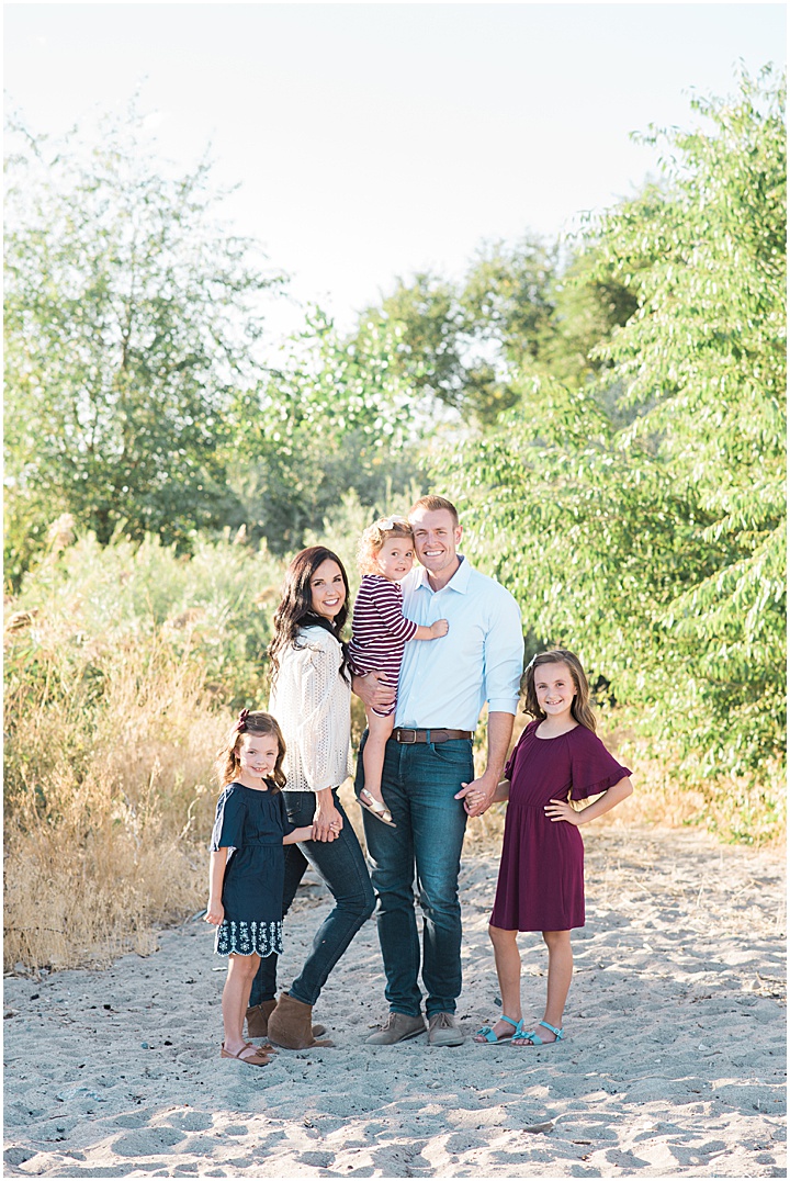 Family Pictures | Utah Lake | Family Session | What to Wear | Family Photo Outfits | Utah County Family Photographer | Brooke Bakken Photography | www.brookebakken.com