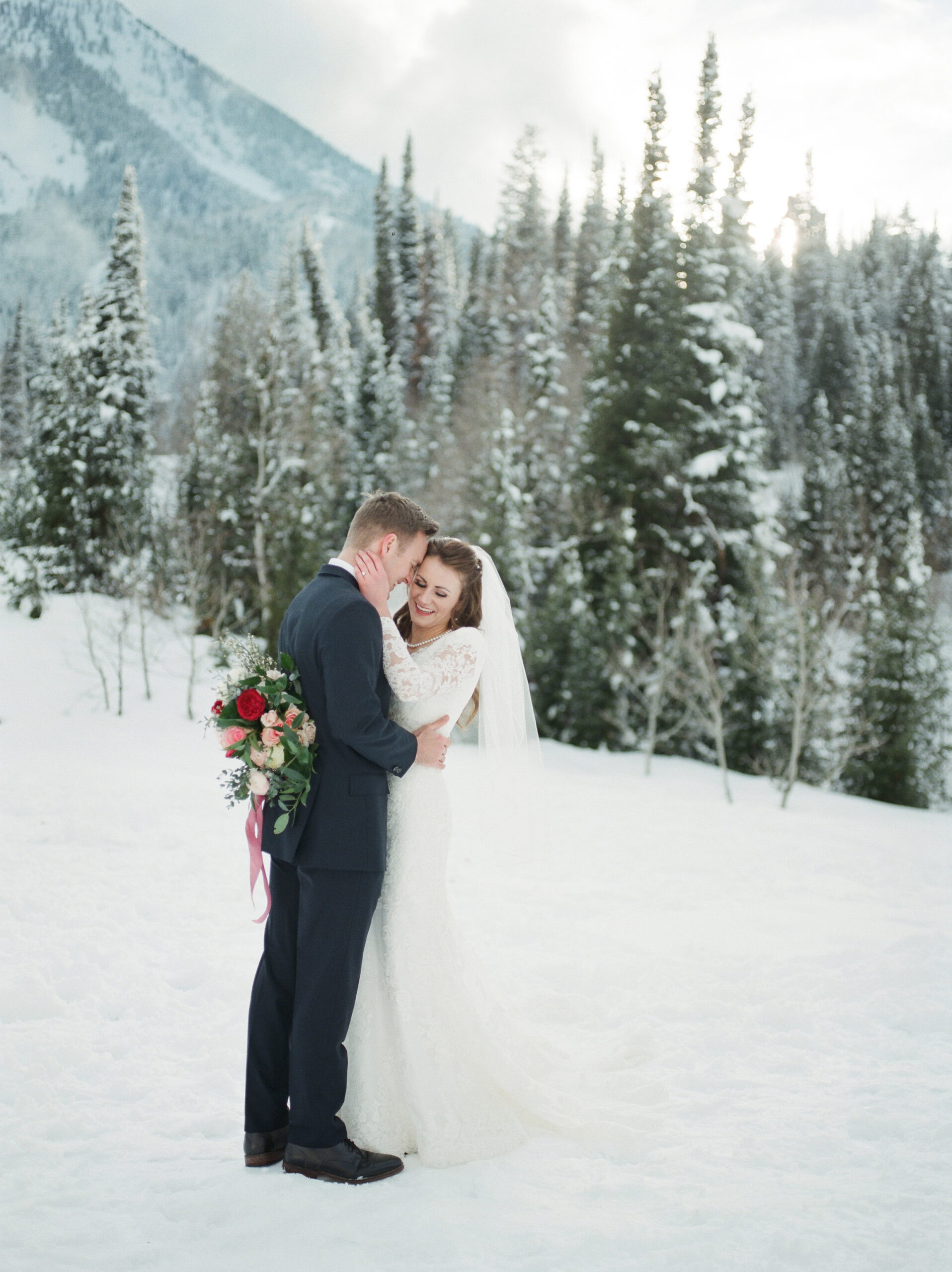 Utah winter photographer tips for bridals in the snow