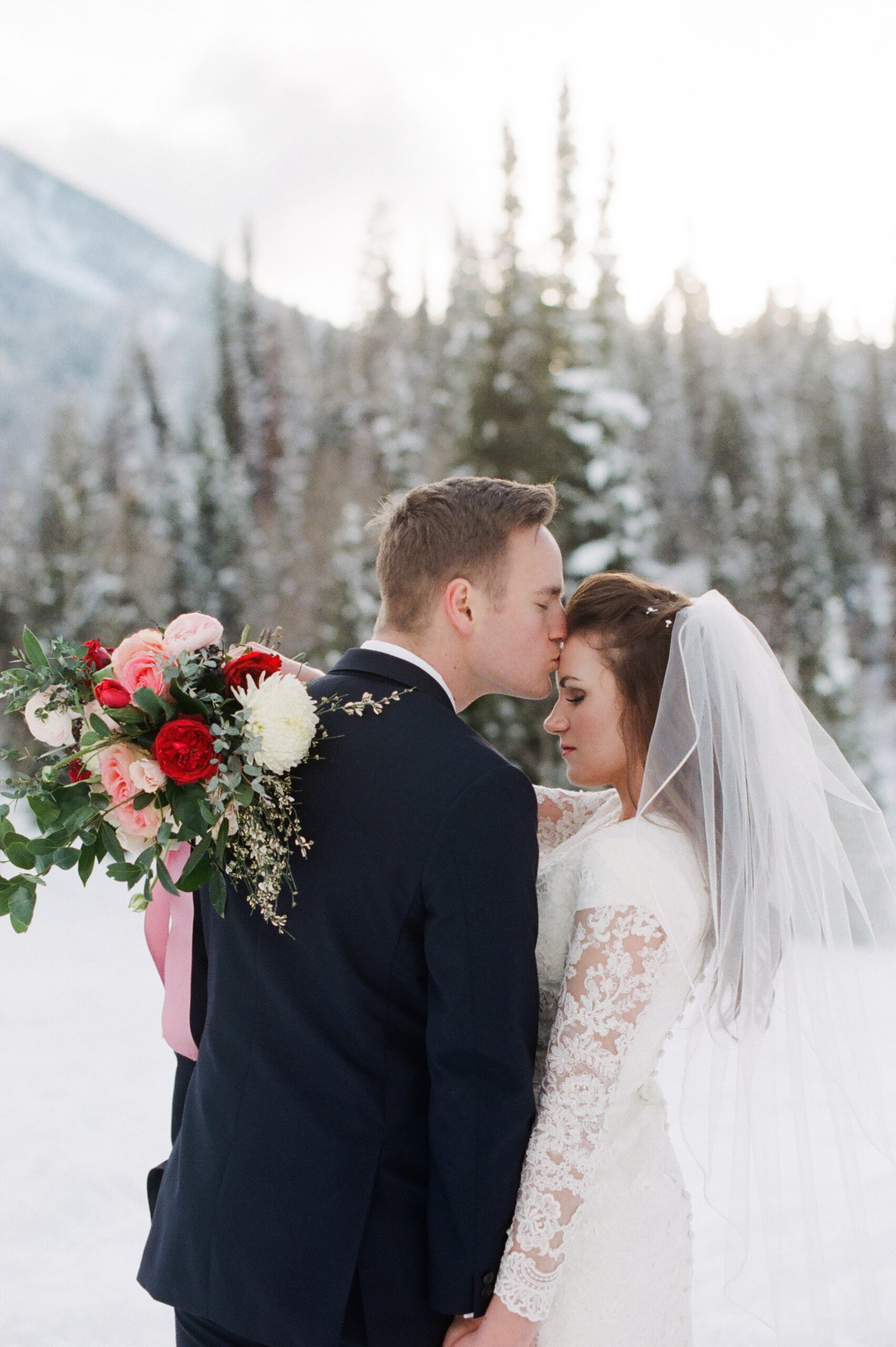 Utah winter photographer tips for bridals in the snow