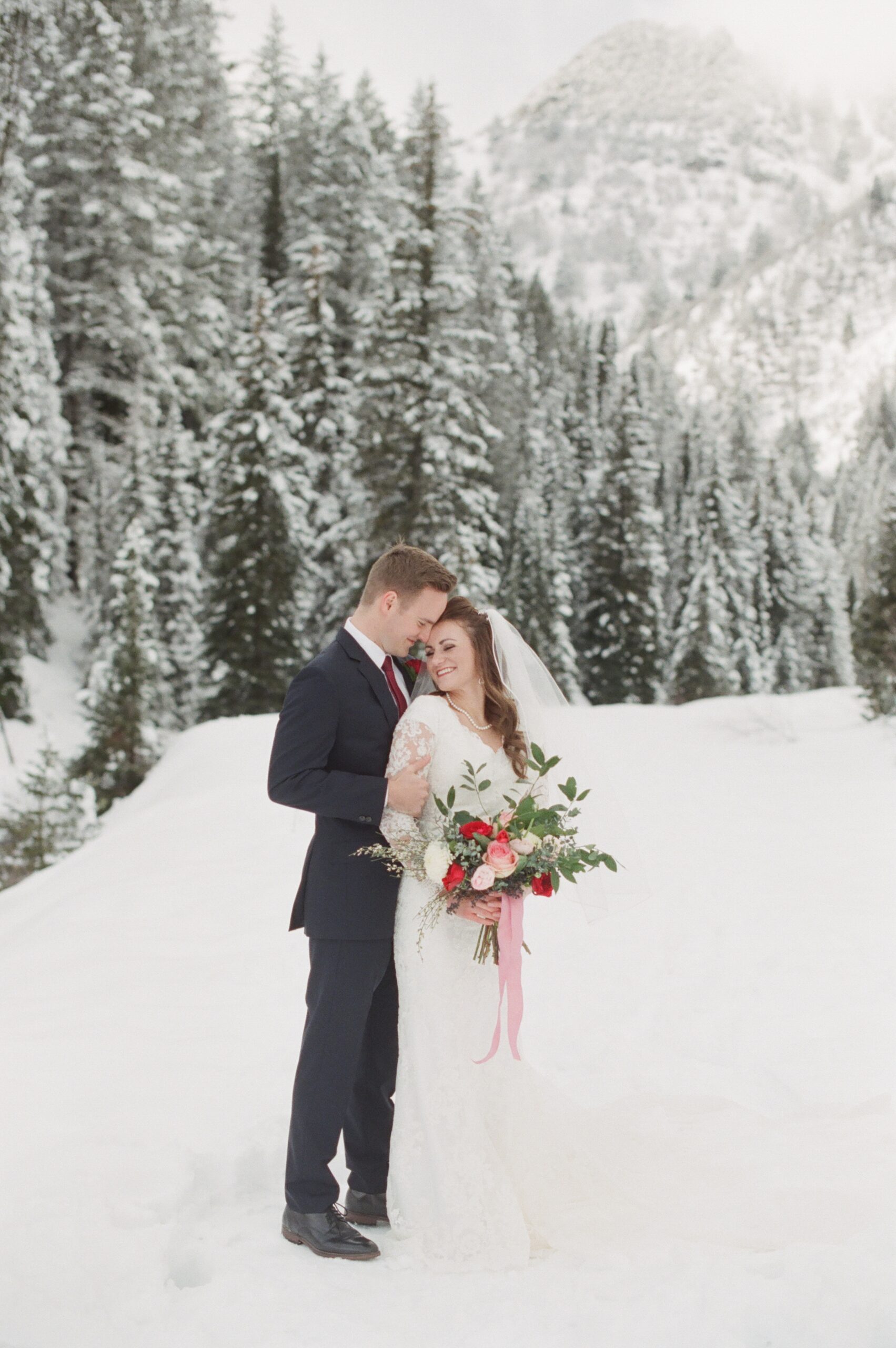 Utah winter photographer tips for bridals in the snow, with the snowcapped mountains and trees